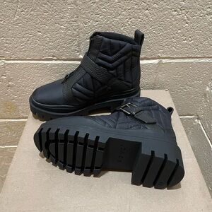 Women Vionic Size 6 Black Ankle Boots